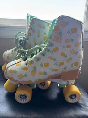 Roller Derby Candi Girl Lucy Pineapple Print Roller Skates